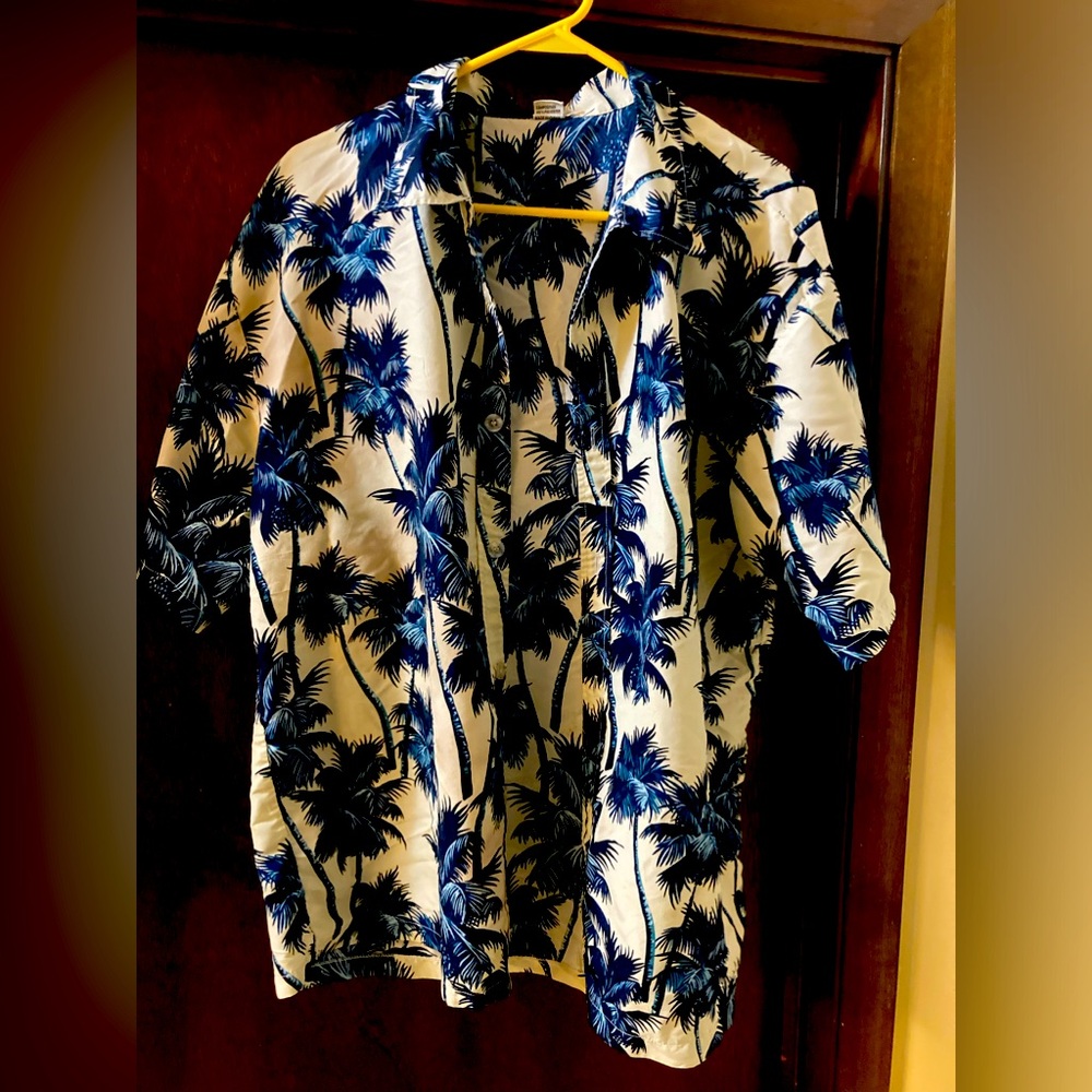 New Men’s Shirt Size 5X.